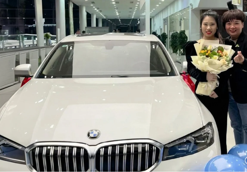إهداء سيارات BMW للموظفين إهداء سيارات BMW للموظفين